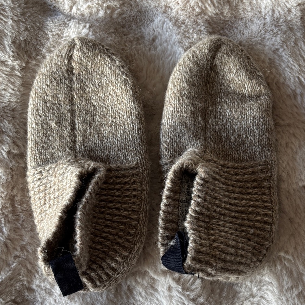 NWOT TODDLER BOMBAS SLIPPERS